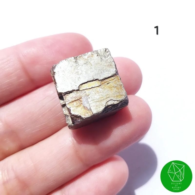 ผลึกแร่ไพไรต์ทรงเหลี่ยม (Pyrite Cube)​ ภาพจากสินค้าจริง พร้อมส่ง!!