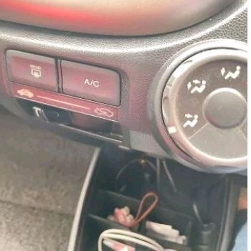 หลอดไฟสวิทช์ AC Honda Jazz 08 2 หลอด สีน้ำเงินกับเขียว