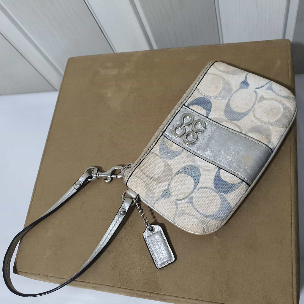 Coach แท้ กระเป๋าคล้องมือ Signature Small Wristlet Pouch Wallet Silver White Sequins