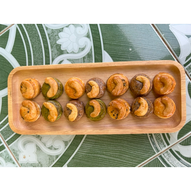 คุกกี้สิงคโปร์ รสดั้งเดิม+4รส1กิโล(ชาเขียว งาดำ มันม่วง ไข่เค็ม)หวานน้อย หอมควันเทียน ไร้ไขมันทรานส์ไร้นมเนยและสารกันบูด