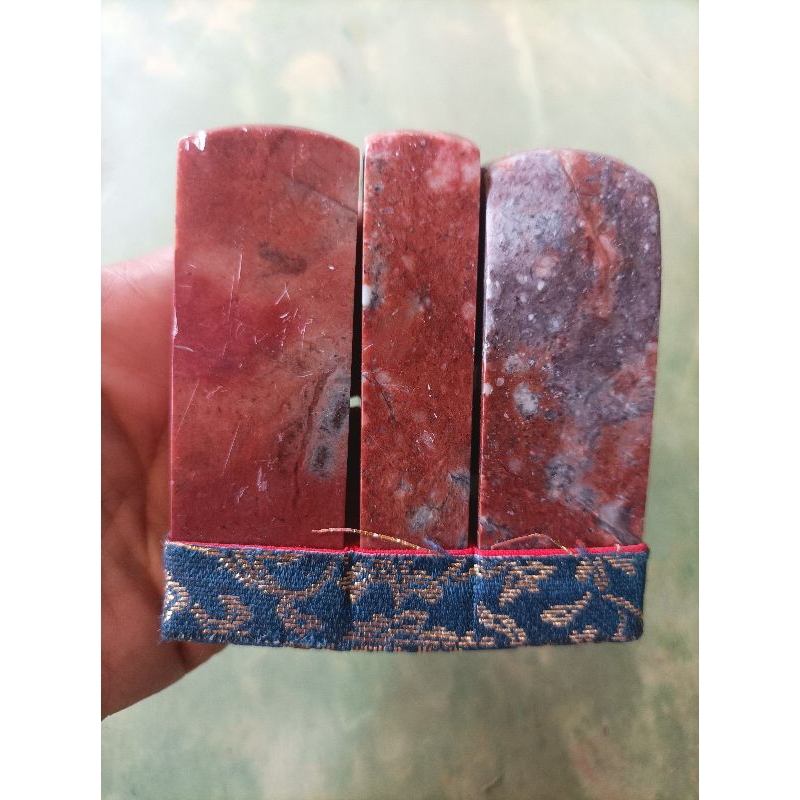 ที่ปั๊มสแตมป์ หินสีแดงส้ม ขนาด7.5x2.5x2.5cm อันกลางขนาด7.5xx2.5x1.7cm หนัก378g.สินค้ามือสองจากตู้ญี่