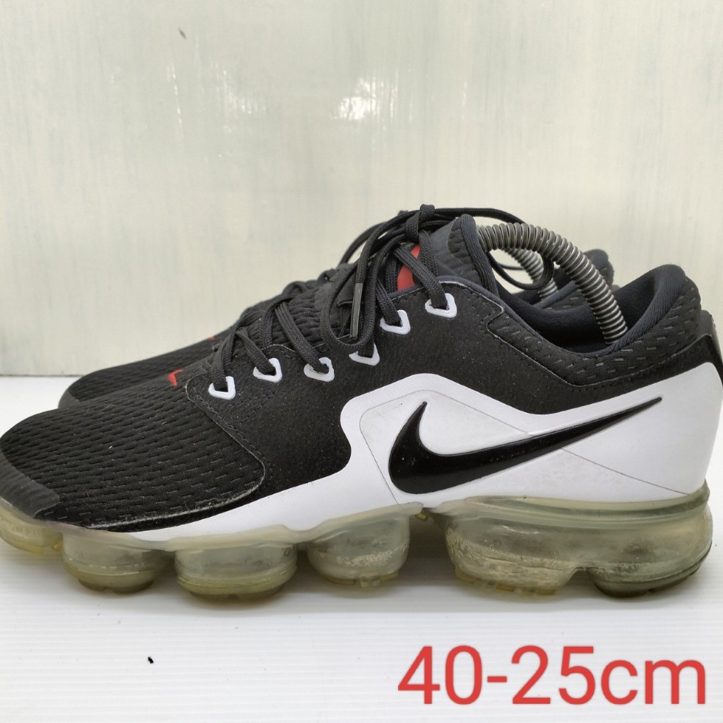 รองเท้าผ้าใบมือสอง ชาย หญิง nike air vapormax cs black white size 40 -25 cm