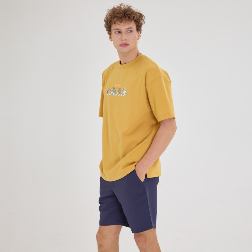 Khaki Bros. – คา คิ บรอส. – Round T-shirt loose fit – เสื้อยืดคอกลม – KM24K041 ราคา ถูกที่สุด ดีลบีเคเค แกลเลอรีภาพที่ 2