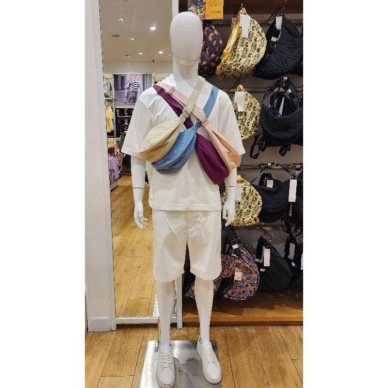 กระเป๋า Round Mini Shoulder Bag จาก UNIQLO (หลังจากหักค่าบริการแล้ว​ทางรัานจะได้ประมาณ​608 บาทค่ะ)