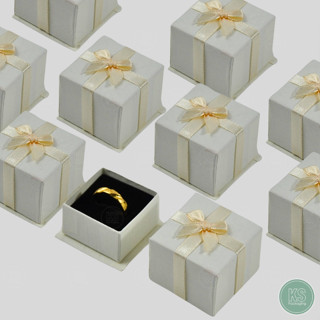 กล่องกระดาษสีครีมมีโบว์ ขนาด 4x4x3 cm จัดเก็บ แหวน ต่างหู สร…