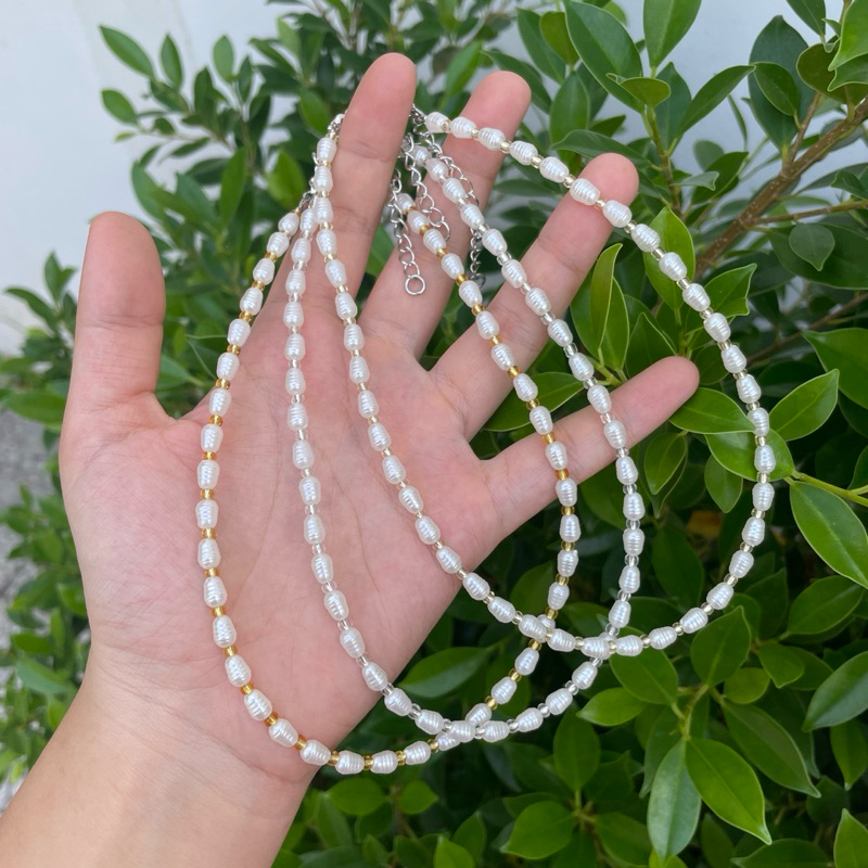 Piing me Necklace | สร้อยคอลูกปัดไข่มุกสลับลูกปัดสีเงิน/สีทองอ่อน/สีทองเข้ม