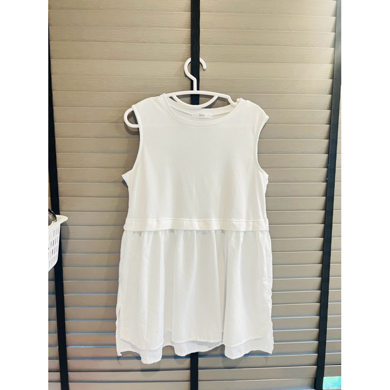 เสื้อแขนกุดสีขาวปลายระบาย แบรนด์ iedit  freesize