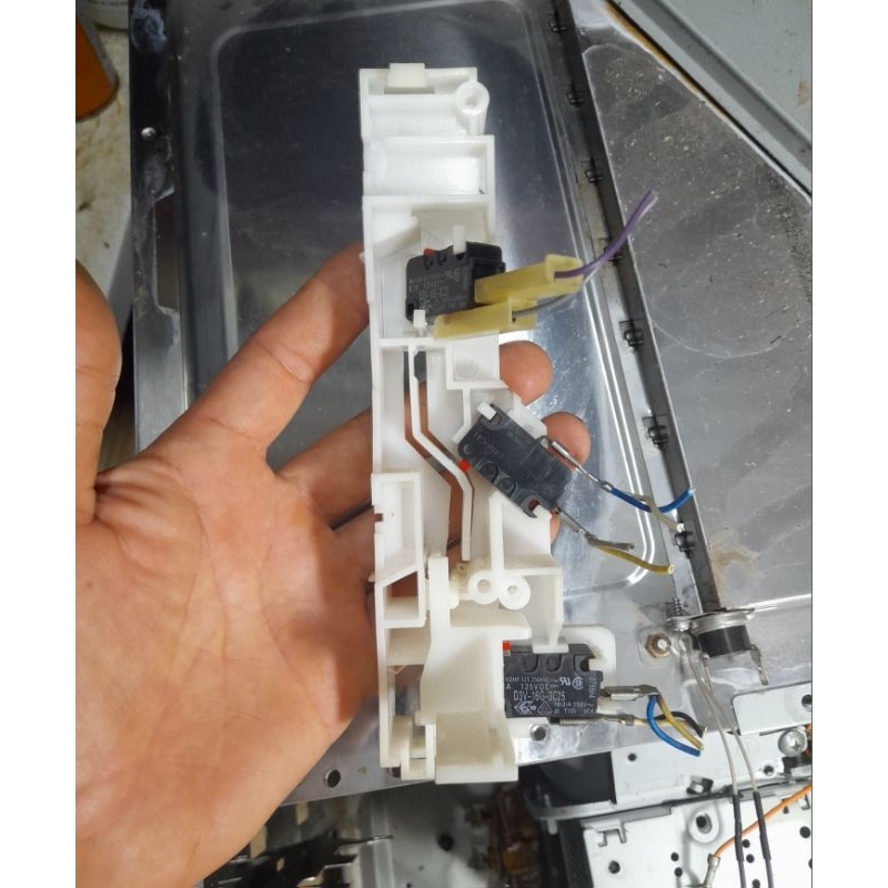 ชุดสวิตซ์ประตูไมโครเวฟ SANYO รุ่น EM-T856C มือสองของแท้100%