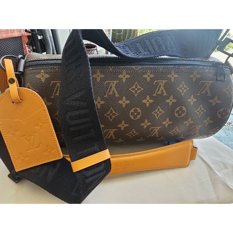 กระเป๋าทรงหมอน ลาย lv