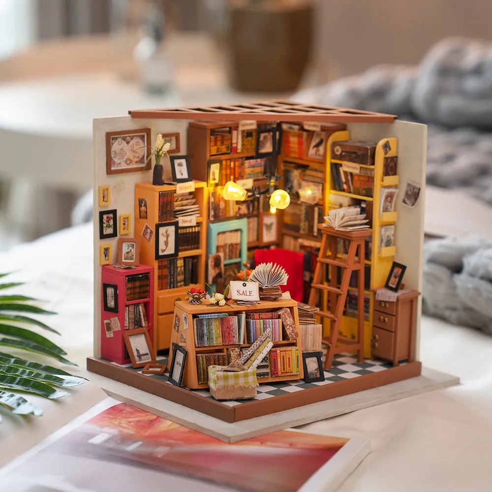 Rolife DIY Miniature Dollhouse- Sam's Study ร้านเบเกอรี่ บ้านตุ๊กตา DIY บ้านของจิ๋ว ประกอบง่าย
