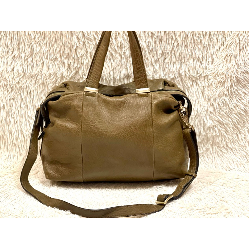 กระเป๋าหนัง มือสอง แบรนด์ FINN ESKER  สภาพยังใหม่ มีช่องใส่ของช่องใหญ่ 1 ช่อง ภายในสะอาด