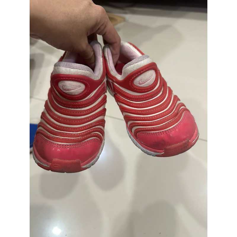 Nike รองเท้าเด็กผู้หญิงมือสอง size 27