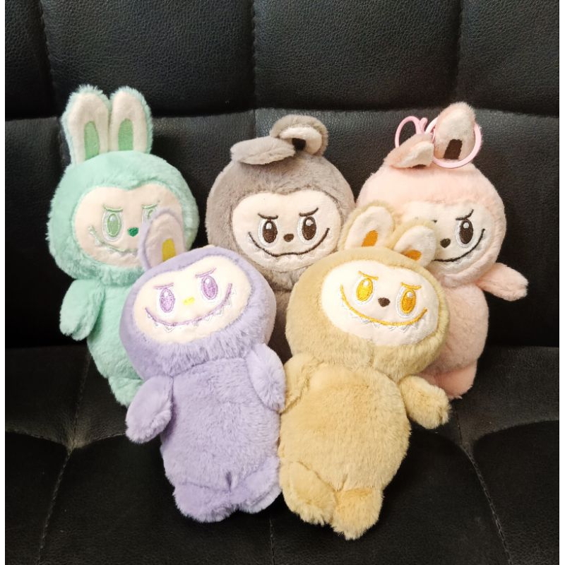 พวงกุญแจลาบูบู้ ความยาวถึงหู 7 นิ้ว ขนนุ่มมีหลายสีให้เลือกสะสม