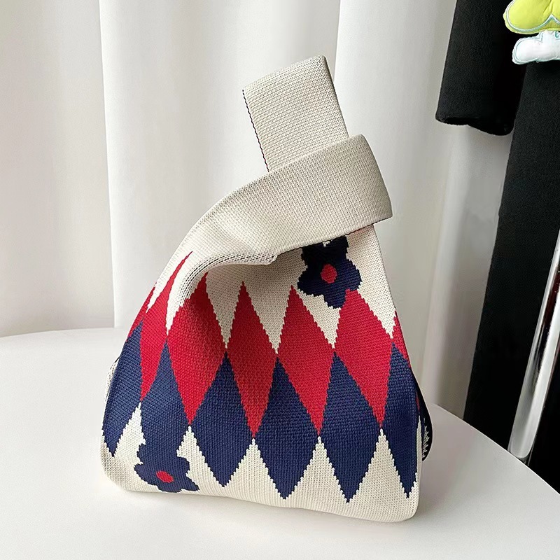 *พร้อมส่ง* กระเป๋าถือถัก ใบเล็กน่ารักใส่ของจุกจิก นุ่มนิ่มหนา ซักได้