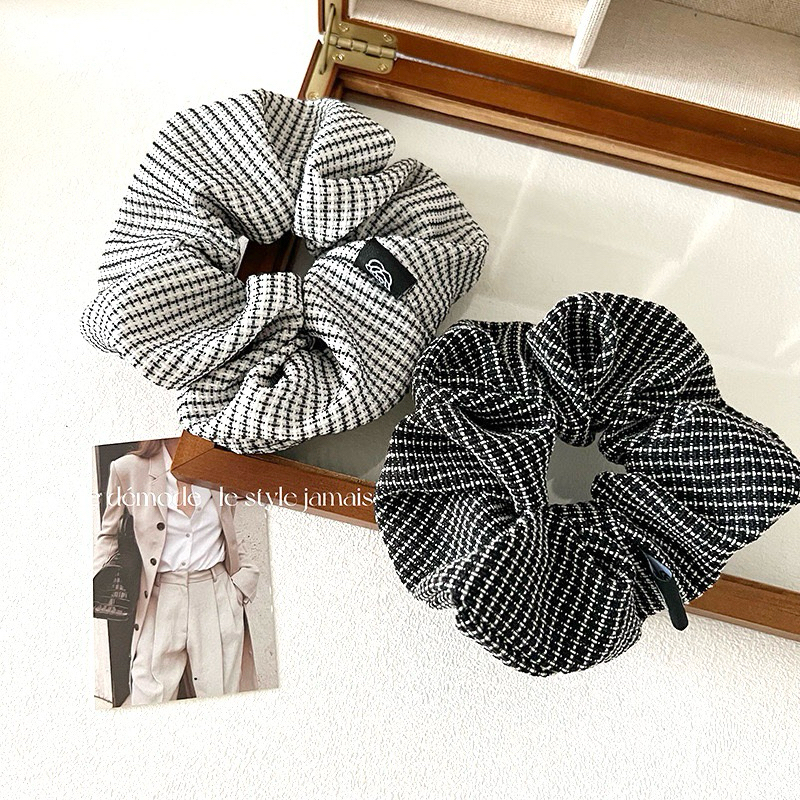 ยางรัดผมลายตาราง Chou Scrunchies ผ้าวูลเนื้อดี สวยเรียบ