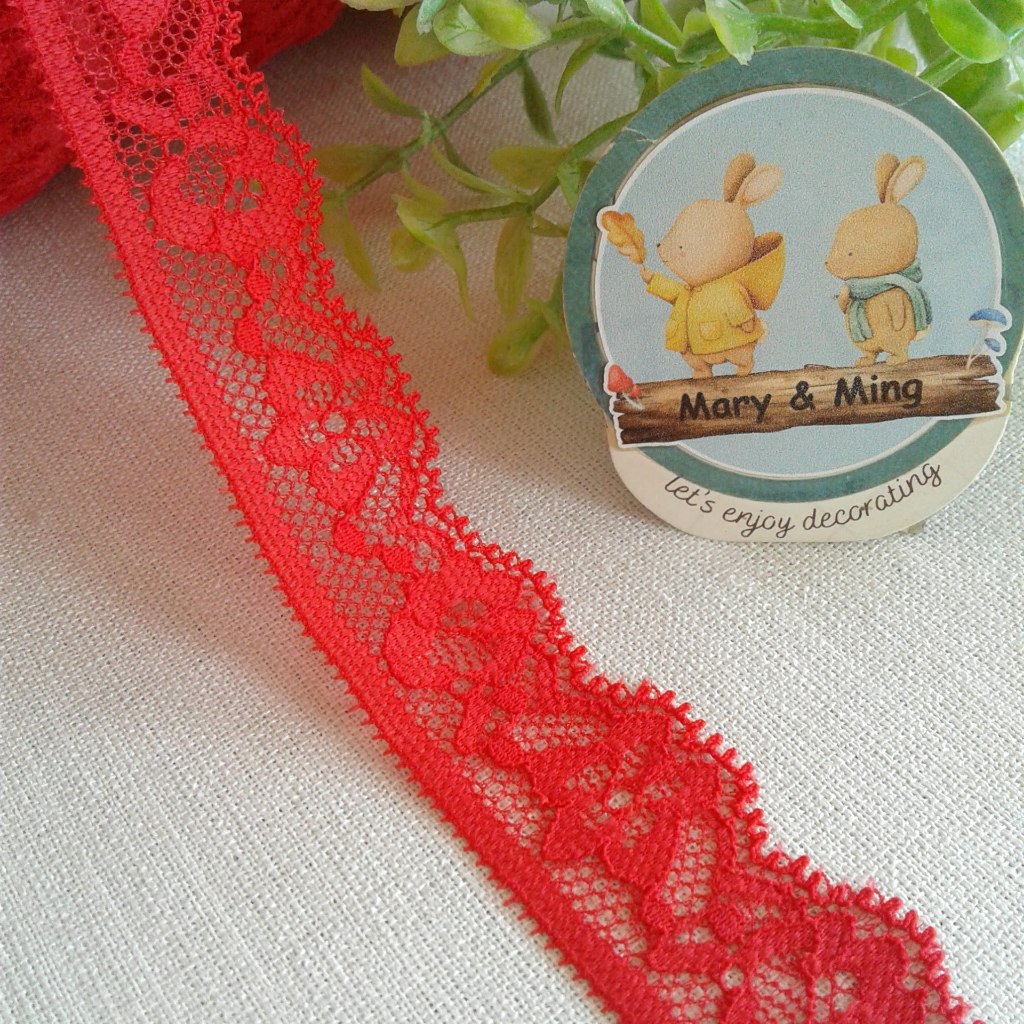 ลูกไม้ยืด สีแดง หน้ากว้าง 1 นิ้ว หลาละ 8 บาท / ผ้าลูกไม้ ตกแต่ง