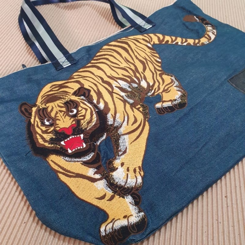 ED HARDY TOT BAG  กระเป๋าผ้ายีนส์สะพายไหล่