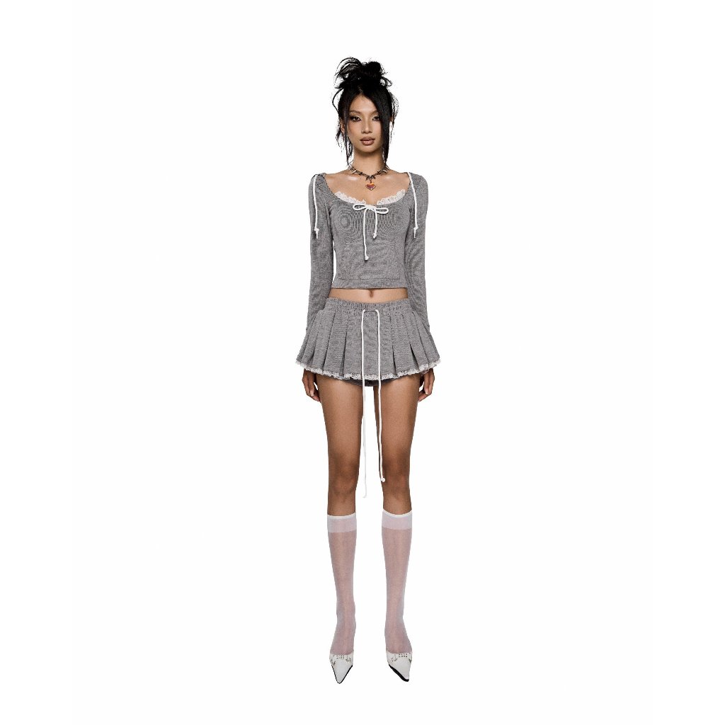 LSOUL - Set Jennie Calos เสื้อฮู้ดครอปท็อปสีเทาสปอร์ต กระโปรงมินิสกิร์ตสีเทาเพิ่มชั้น