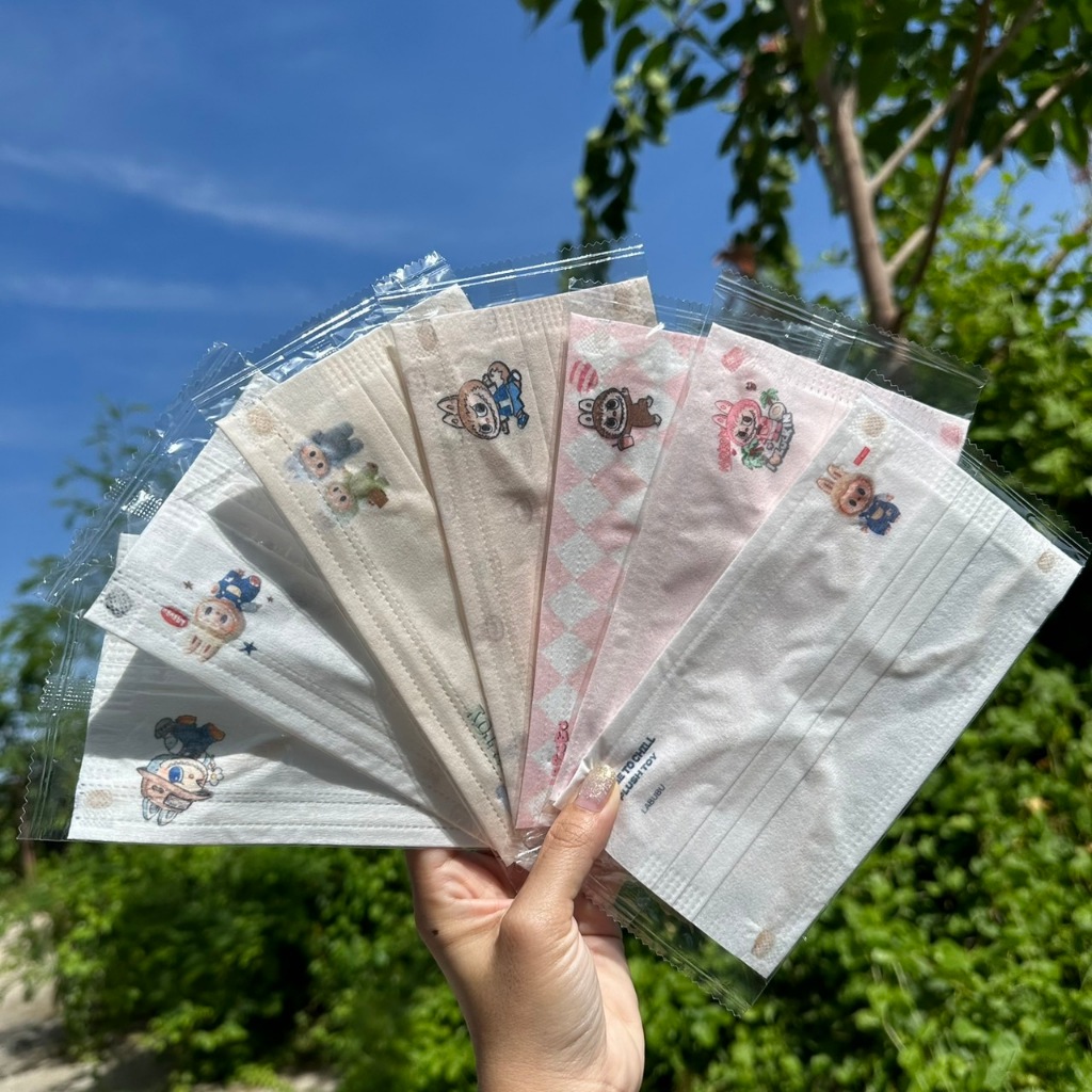 สินค้ามาใหม่!! Face Mask ลายกาตูนย์ลาบูบู้ น่ารักๆมีให้เลือกหลายลาย ป้องกันฝุ่น PM2.5 แบบซีนแยกชิ้น 1แพ็ค10ชิ้น