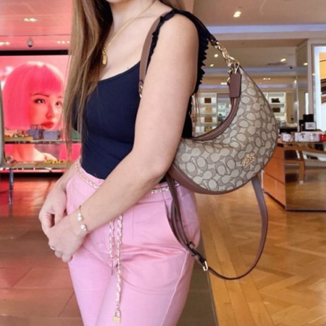 ^-^ส่วนลดXtra แฟชั่น 30%+ส่วนลดร้านค้า 5%: พร้อมส่งที่ไทยแท้ Aria Shoulder Bag In Signature Jacquard 10 1/4“