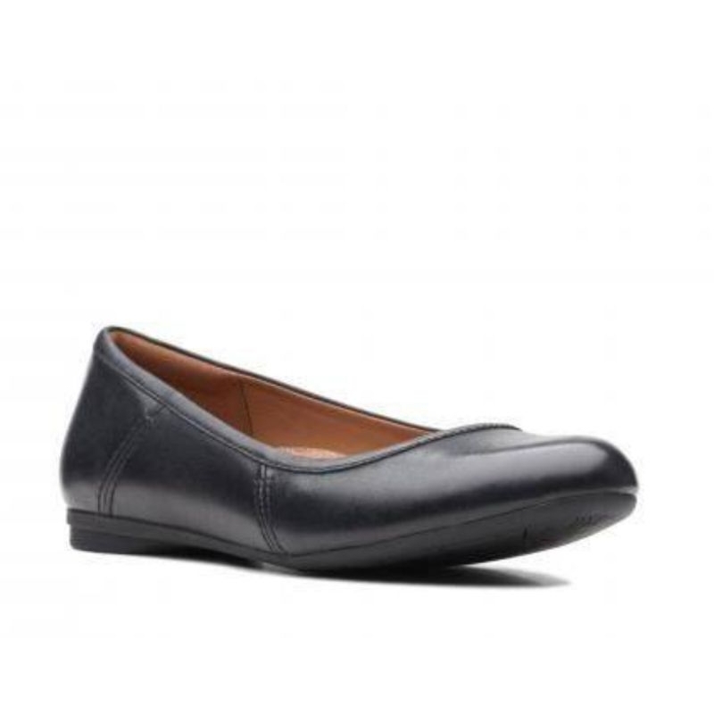 Clarks รองเท้าเพื่อสุขภาพ มีสีดำ/น้ำตาล รองเท้าแบรนด์ดังระดับโลกลดราคาเยอะมาก สินค้าของใหม่มือหนึ่งมีกล่องทุกคู่