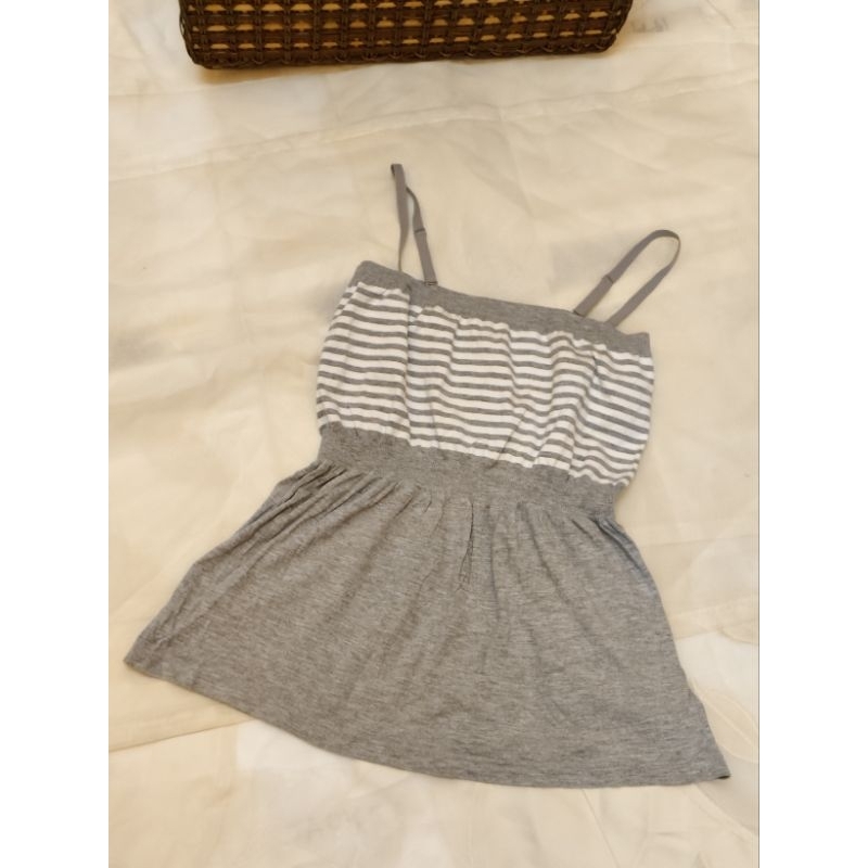 (Z21) เสื้อสายเดี่ยว GU อก 32-34" ยาว 18"