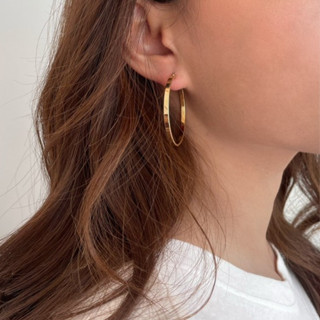 𝐴𝑆𝐻𝐼𝑅𝐴 | ต่างหูห่วงใหญ่สีทอง (18k gold plated) thin hoop ear…