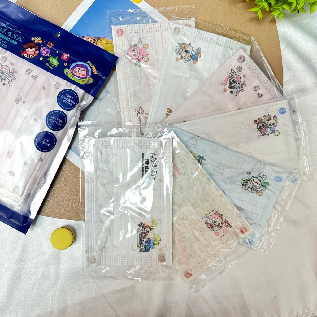 พร้อมส่ง++แมสเด็กทรงสีเหลี่ยม ลายLABBUBU กรอง3ชั้น เนื้อใยใหม 3-12ปี 1แพ็ค10ชิ้น