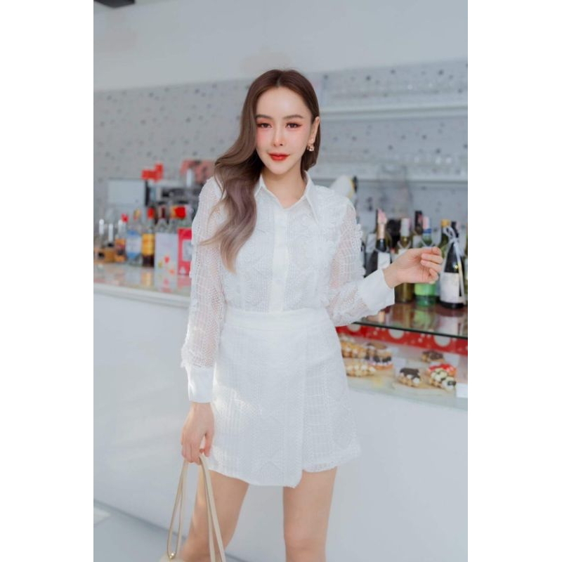 (S) พร้อมส่ง🌷ชุดเซท 2 ชิ้น เสื้อคอปกแขนยาวกับกระโปรงกางเกงลูกไม้สีขาว งานป้าย SN Brand แท้ มือ1 ป้าย