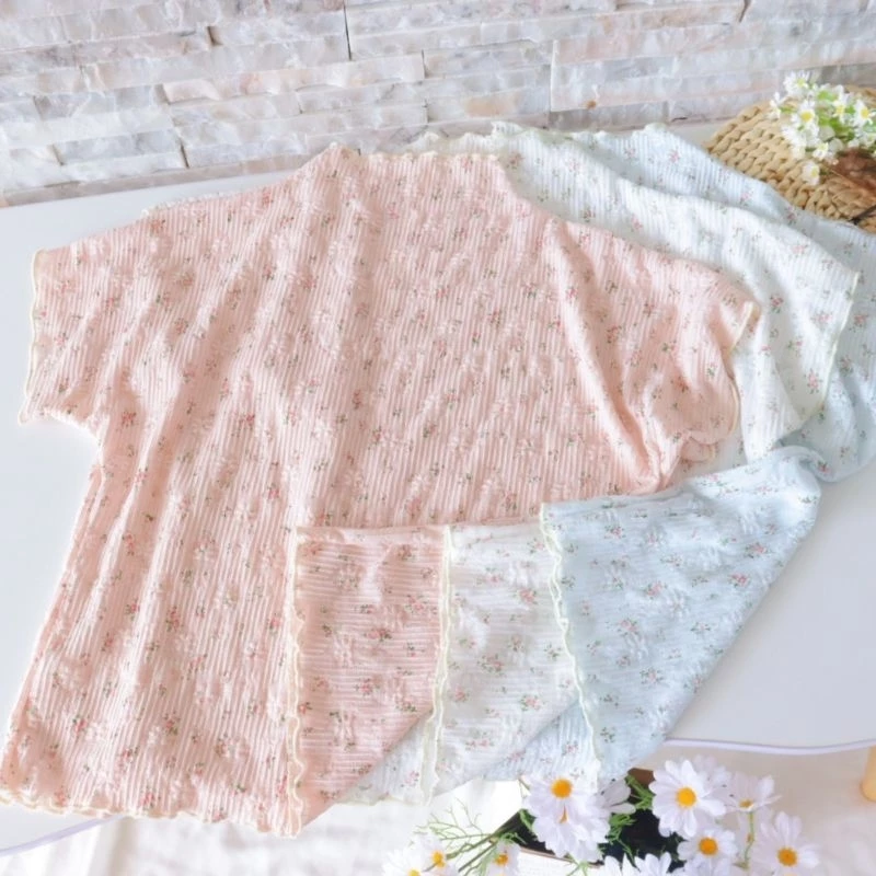 Milky Top เสื้อยืดแขนสั้น คอปีน ลายดอกไม้ Texture นูน thumbnail 6