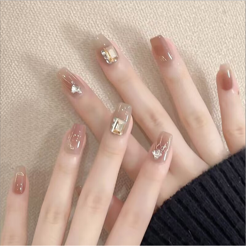 ( พร้อมส่ง)เล็บปลอมสำเร็จรูป เล็บปลอมยาว หลายลายให้เลือก แถมกาว ทำง่าย ส่งไว