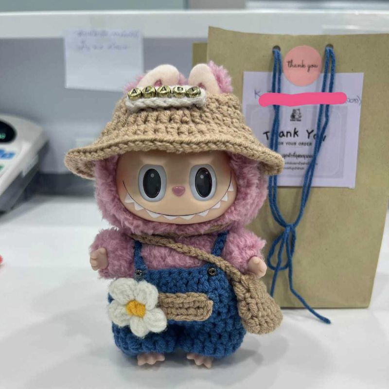 ชุดลาบูบู้ labubu v1 ไหมพรมถัก หมวก เอี๊ยม กระเป๋า รองเท้า