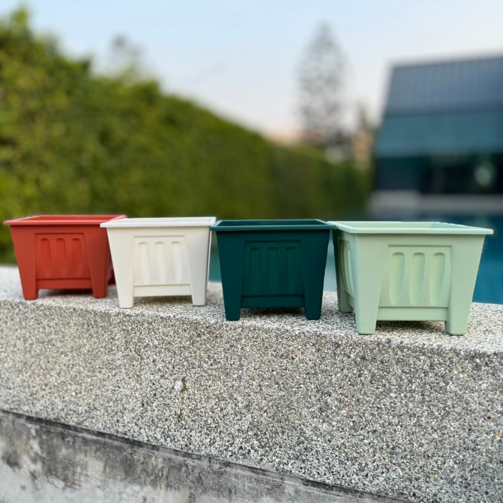 กระถางพลาสติกสี่เหลี่ยมขนาด 6 นิ้ว