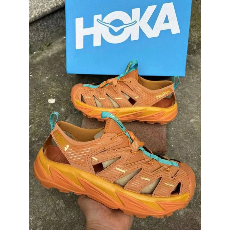 รองเท้า HOKA แบบรัดส้นสีใหม่ พึ่งเจ้ามาครับ