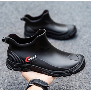 รองเท้าบู๊ทผู้ชายรองเท้ากันน้ำกันฝนแฟชั่นเกาหลีแบบใหม่ 590รอ…