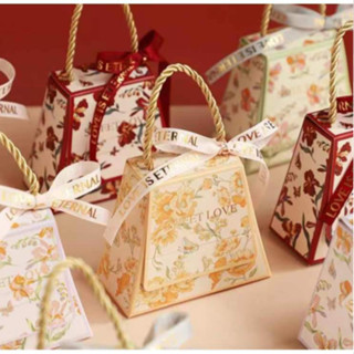 🌷สินค้าใหม่🌷กล่องของขวัญ/ของชำร่วย ทรงกระเป๋า ลายดอกไม้ สไตล…