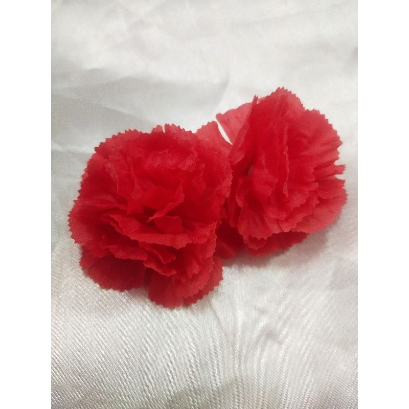 ต่างหูดอกไม้สีแดงมีแบบเจาะ และแบบหนีบ