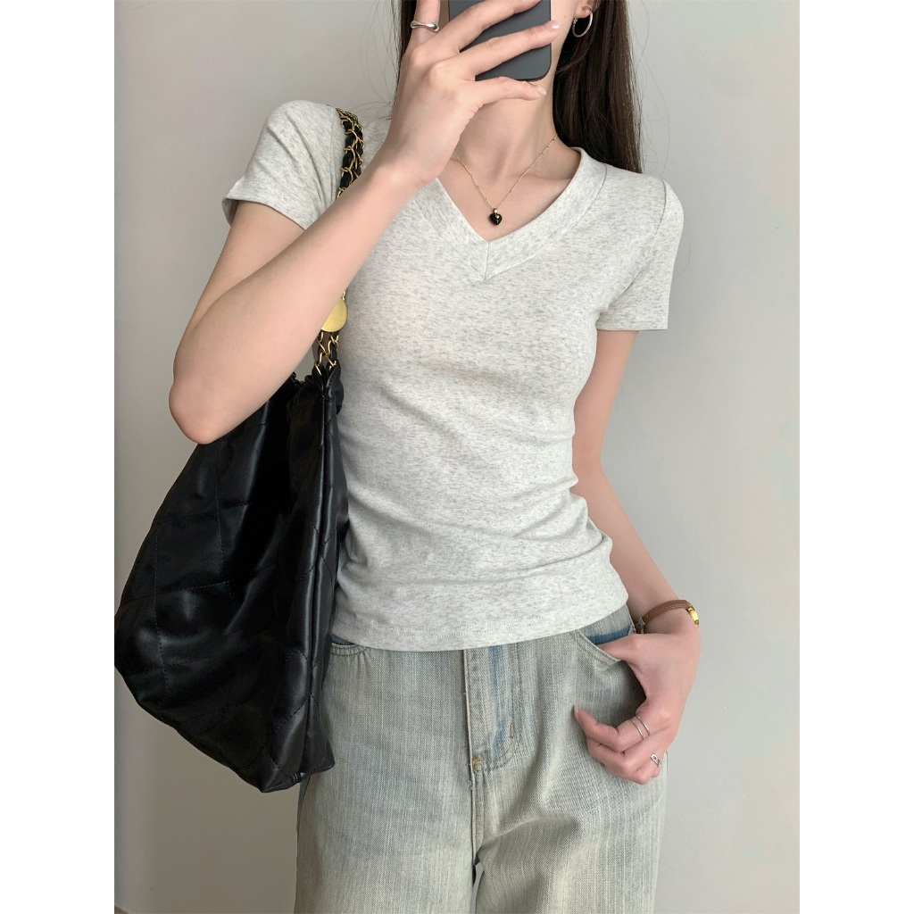 Beryl เสื้อยืดแขนสั้นสีขาวคอวีลำลอง เสื้อยืดสีทึบขั้นพื้นฐาน ผ้าเนื้อนุ่ม ใส่สบาย กระชับสัดส่วน รูปที่ 5