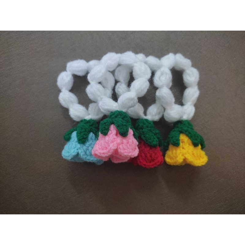 พวงมาลัยไหมพรมถักพวงเล็ก