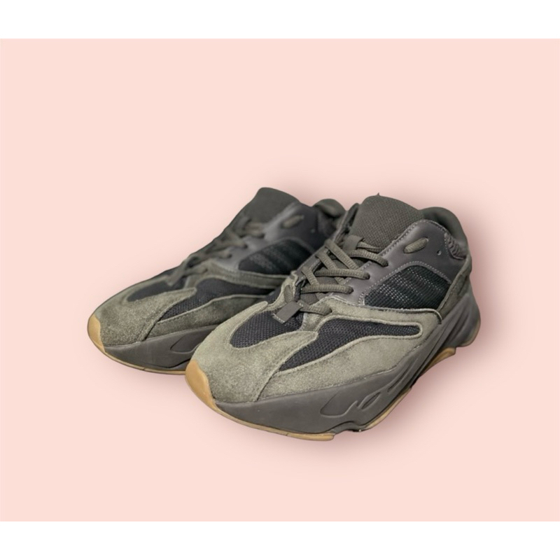 Yeezy Boost 700 "Utility Black" (มือสอง)