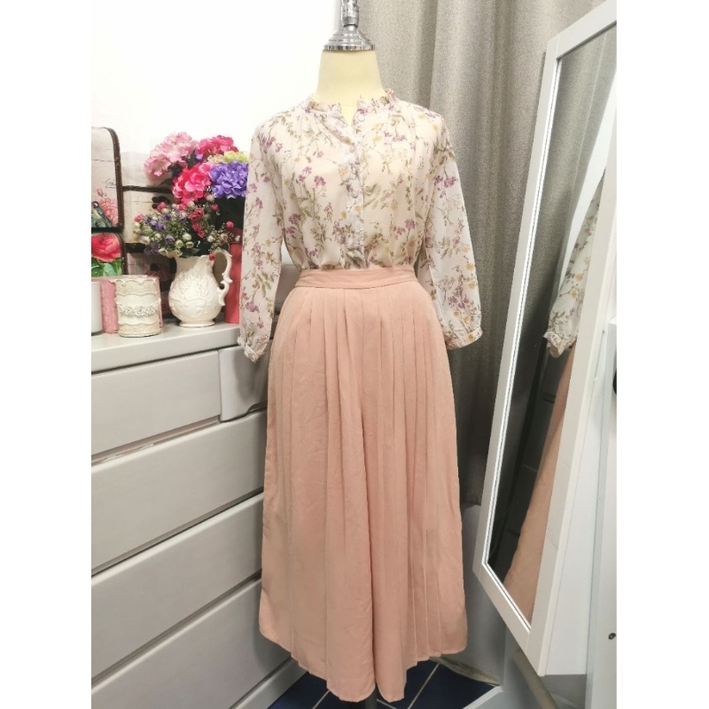 (ขายแยก)​ เสื้อเชิ้ตคอจีน​ ลายดอกหวานๆ ไซส์M​+กางเกงทรงกระกระโปรงพลีท​ เอวสูง GU​ Size​ S