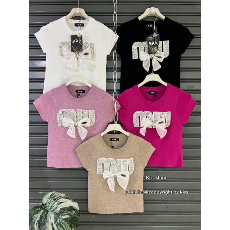 พร้อมส่ง เสื้อแขนสั้นไหมพรมปักโลโก้แบรนด์งานติดอะไหล่เพชรงานสวยดูแพงเนื้อผ้าเกรดดีใส่สบายยืดเย็นได้เยอะงานคุณภาพป้าย ypy