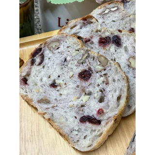 Nuts & Cranberry Sourdough Bread ขนมปังซาวโดว์ วอลนัท อัลมอล เม็ดทานตะวัน Pecan 550g อบใหม่ๆ ทุกออเดอร์