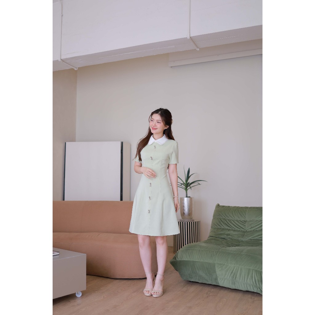 Romi"Oil" J332 ชุดเดรสสีเขียว (คอปกขาวแต่งกระดุมกระต่าย)(ไม่แนะนำให้แช่ผ้านะคะ)