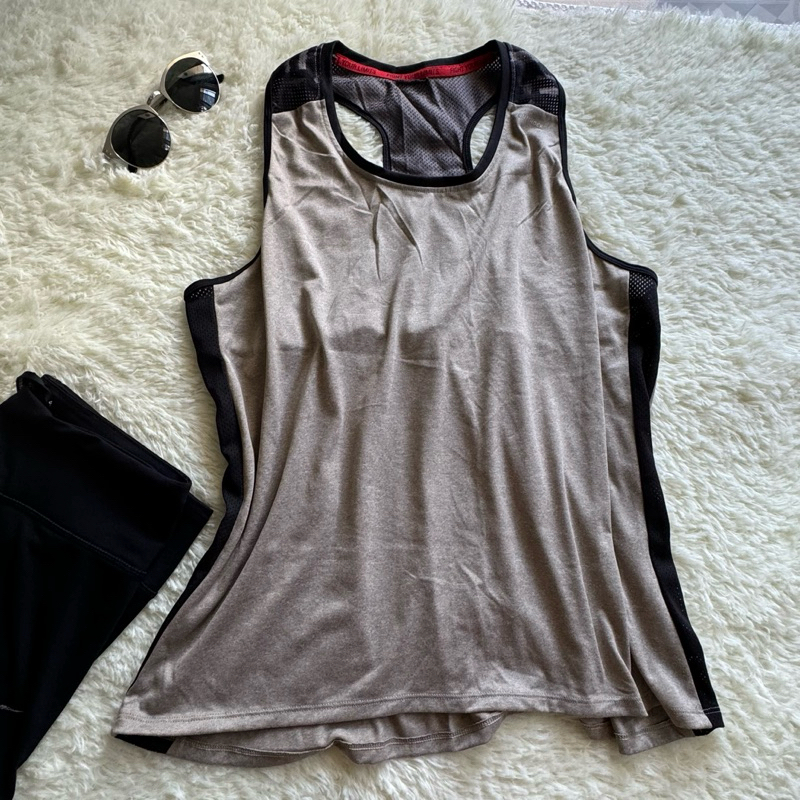 เสื้อออกกำลังกายจาก Decathlon