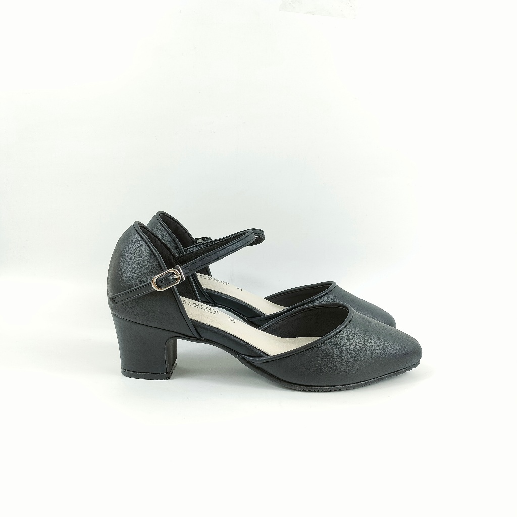 FOOTSURE รองเท้าผู้หญิง รุ่น HELEN วัสดุเกรดพรีเมื่ยม สวมใส่ นุ่มสบายเท้า สามารถยืน และเดินได้ทั้งวัน