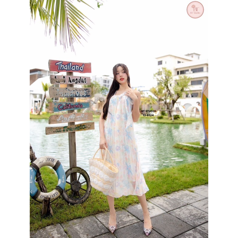 BT 13-6124 งานลดราคา เคลียร์สต็อก ราคาพิเศษ เดรสอัดพรีทแต่งสายคล้องคอ