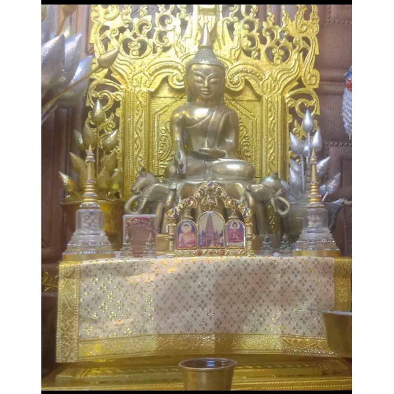 ผ้ารองพาน ผ้ารองฐานพระ ผ้าปูหิ้งพระ ทำมาจากผ้าตาดไทย