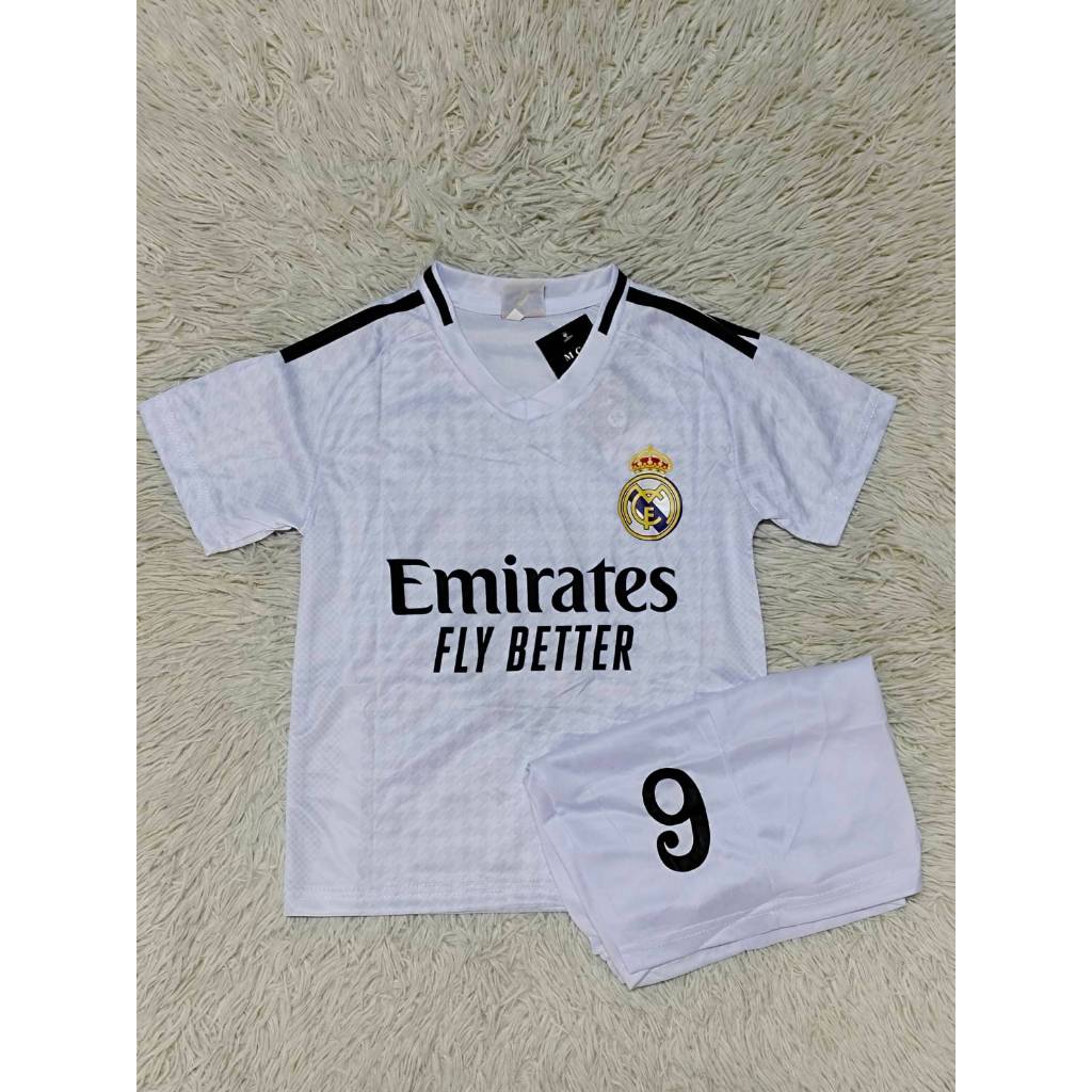 ชุดกีฬาเด็ก ไว้ใส่เล่นกีฬา ทีมReal Madrid สีขาวปี2024-2025 พร้อมเสื้อและกางเกง สกรีนเบอร์9 ชื่อเอ็มบัปเป้ ป้ายงานปัก