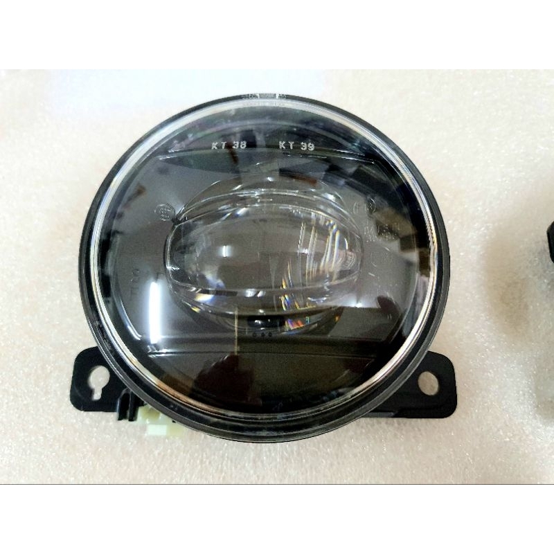 โคมไฟตัดหมอก /ไฟสปอร์ตไลท์ LED Isuzu all new D-Max ปี 2019-2021 โคมดำ (ขายเป็นคู่ ) "พาร์ทแท้"